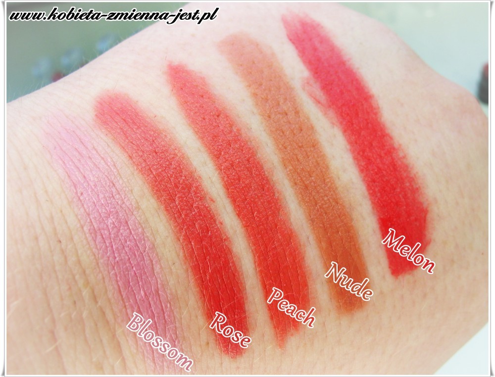matowa szminka Avon Ultra Colour swatche blossom rose peach nude melon blog