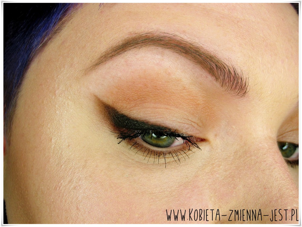 pomysł na dzienną kreskę makijaż makeup makeupblogger blog makeup revolution i heart chocolate brązowa kreska